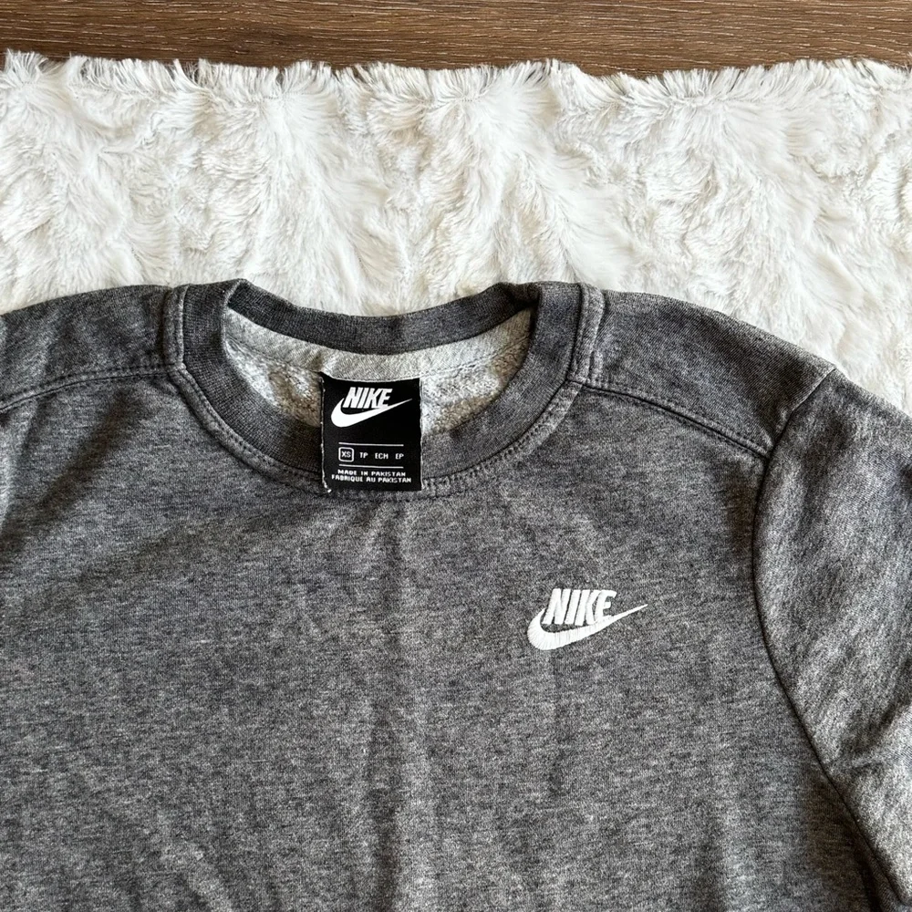 Women’s Nike Grey Crewneck Sweatshirt with Kangaroo Pocket - Picture 3 of 4